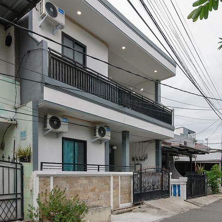Hotel Reddoorz At Flamboyan Harapan Indah à Bekasi Extérieur photo